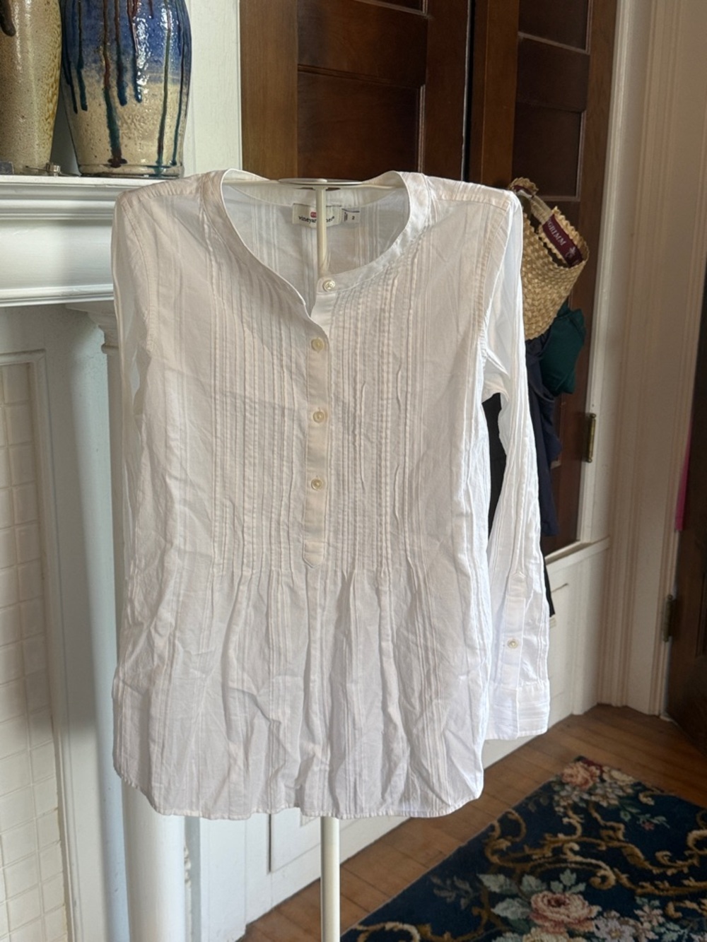 Vineyard Vines White Pintuck Button-Up Tunic Top- worn twice- great shape‎